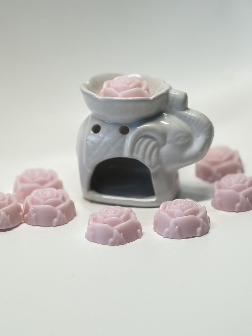 Quemador de cerámica en forma de elefante con wax melts de rosa